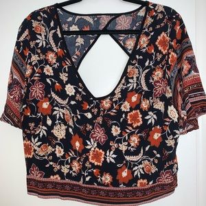 Black print crop top.